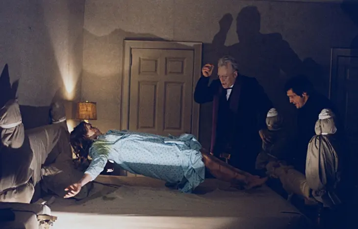 10 Film Horor Terbaik untuk Menemani Malam Jumat yang Mencekam